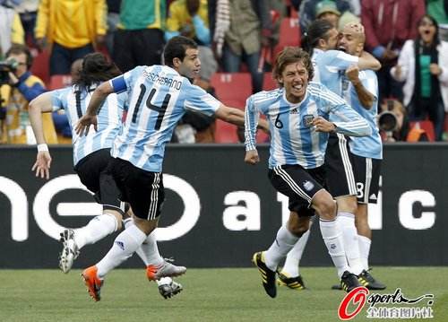 南非世界杯德国对阿根廷（2010南非世界杯阿根廷对德国）