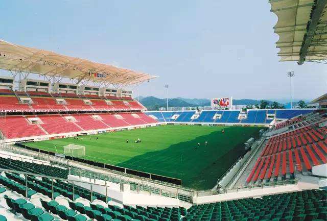 关于韩国一足球场变大型考场的信息